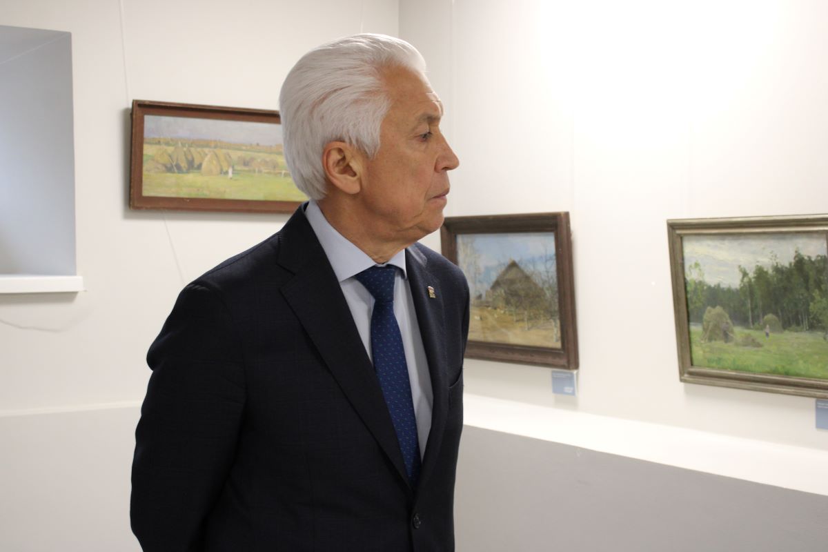 ВЛАДИМИР ВАСИЛЬЕВ <br> НА ВЫСТАВКЕ "ДВА МАСТЕРА РУССКОГО ПЕЙЗАЖА"